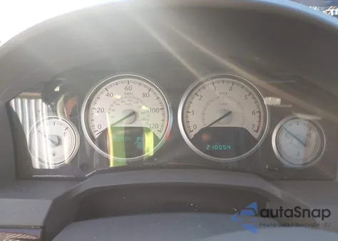 2010 Chrysler Town & Country Touring из США, поврежденный, VIN 2A4RR5D1XAR149773